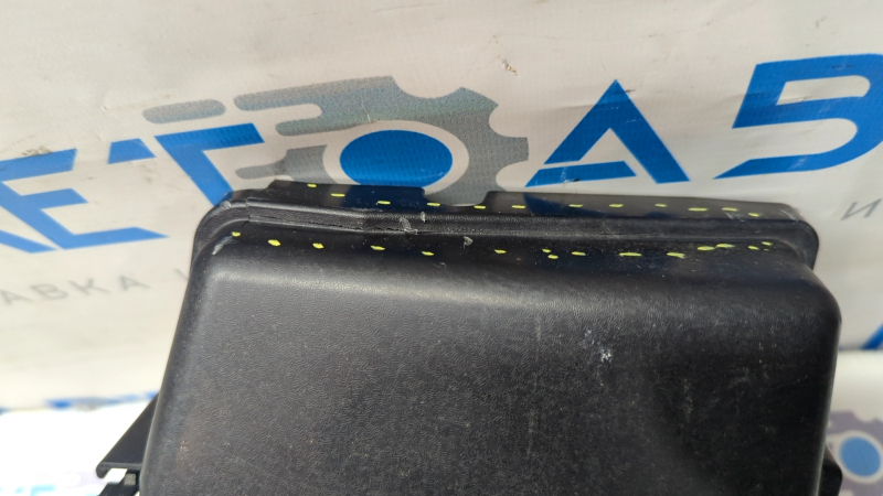 Hyundai Sonata 11-15 underhood fuse box cover crack