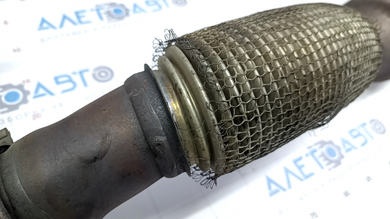 Intake pipe with catalytic converters VW Tiguan 09-17 mesh is torn