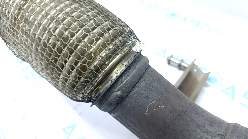 Intake pipe with catalytic converters VW Tiguan 09-17 mesh is torn