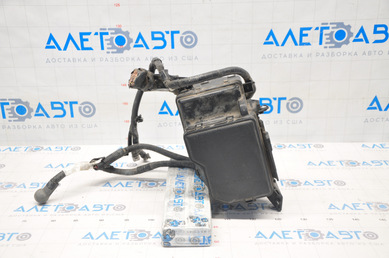 Underhood fuse box Toyota Highlander 08-13 hybrid, cracked housing