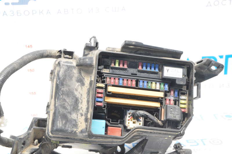 Underhood fuse box Toyota Highlander 08-13 hybrid, cracked housing
