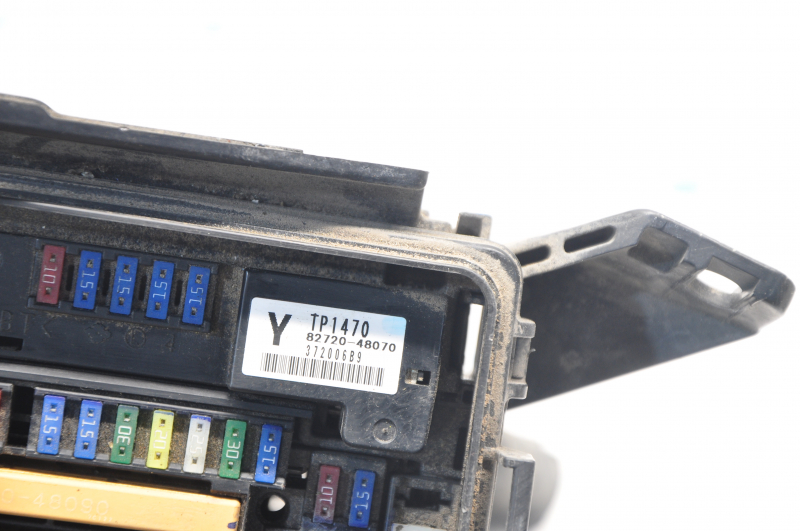 Underhood fuse box Toyota Highlander 08-13 hybrid, cracked housing
