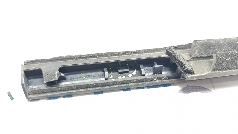 Molding door-glass central front left Honda Civic X FC 16-21 4d mat, broken fastening, cracks