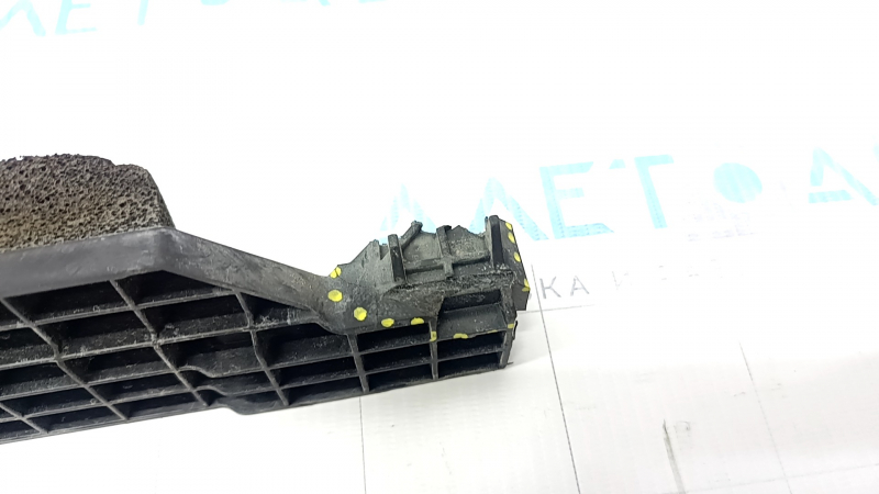 Lower rear radiator deflector Infiniti QX50 19 - broken mount