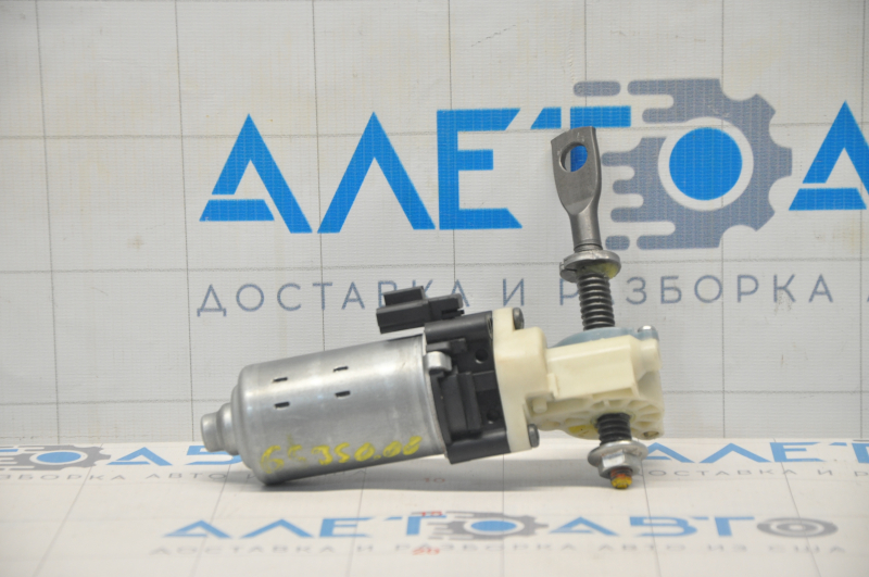 Motor for adjusting the lower cushion of the driver's seat Lexus GS300 GS450h 06-11 with shaft