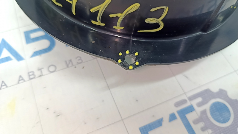 Front right door speaker VW Tiguan 18 - cracks in fasteners, broken fastener