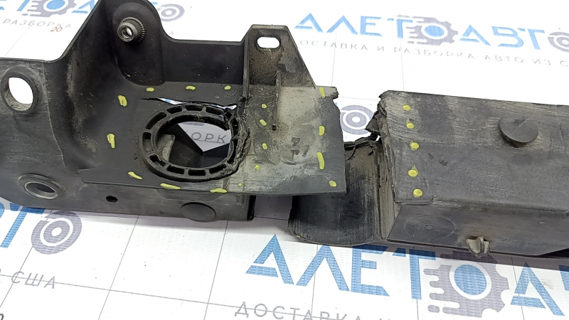 TV lower bar Chrysler Pacifica 17-20 broken fragment, cracks, fractures