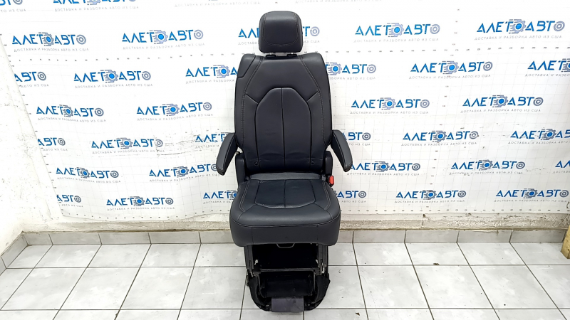 Rear row of seats 2 row right Chrysler Pacifica 17-20 manual, leather black brown stitching, scratches on the back