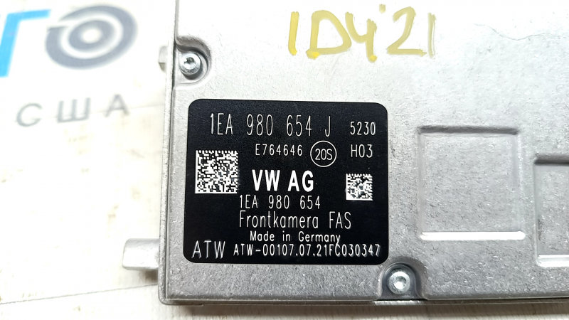 Volkswagen ID.4 21-23 lane monitoring camera on the windshield