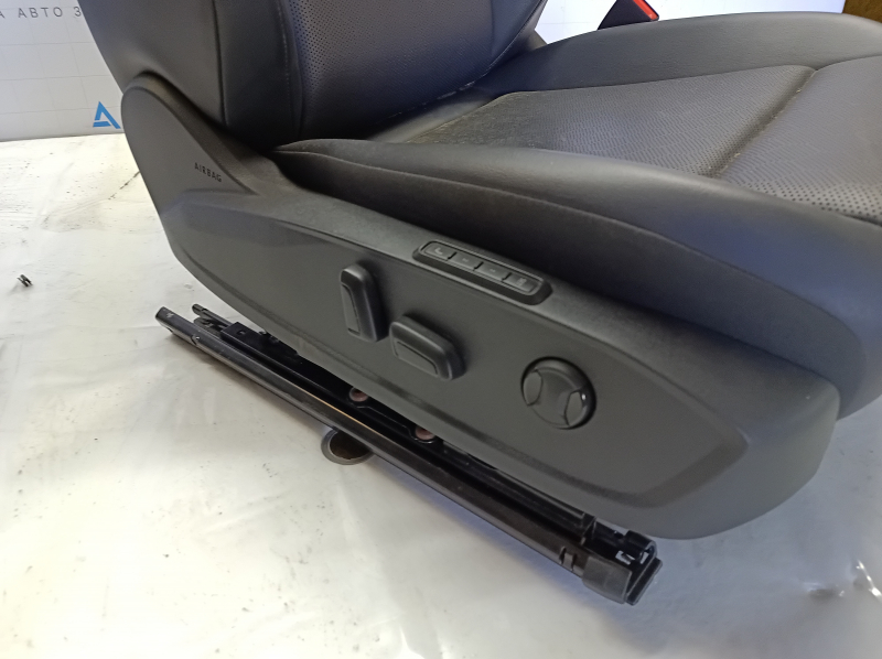 Passenger seat Volkswagen ID.4 21-23 without airbag, electric, heated, memory, black leather, driftwood, electrics not working