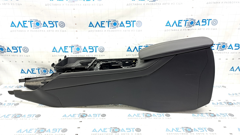 Central console armrest and cup holders Mazda CX-30 20-21 leather dark blue, scratches