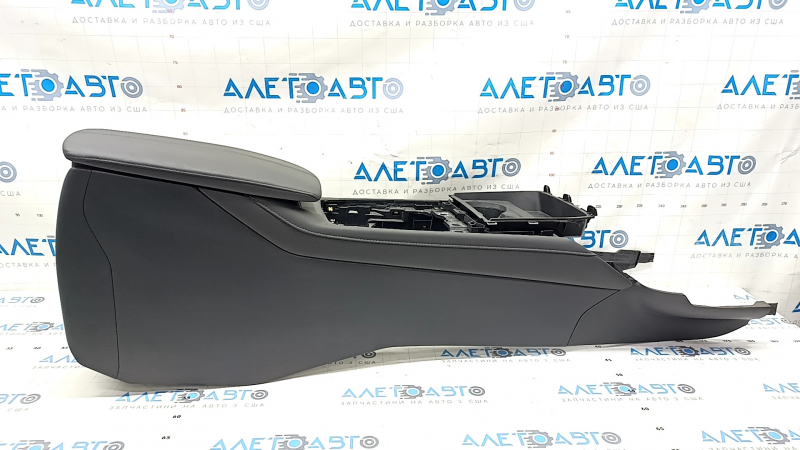 Central console armrest and cup holders Mazda CX-30 20-21 leather dark blue, scratches