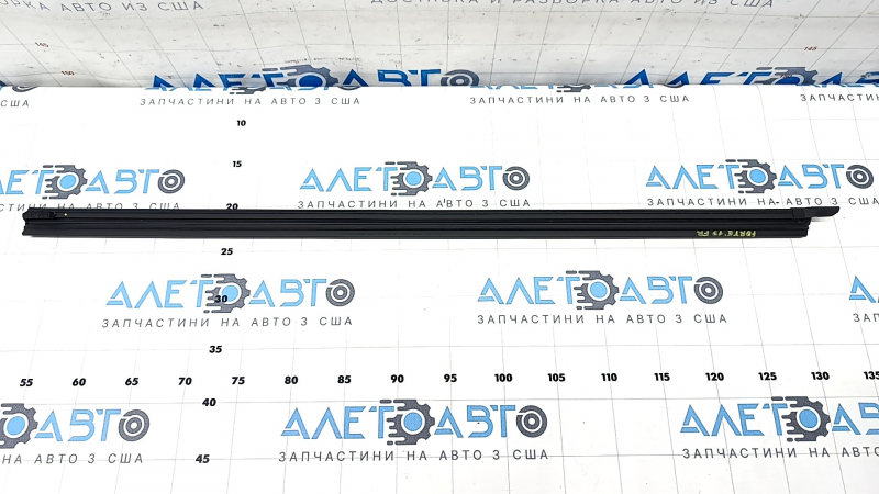 Inner glass seal front right door Kia Forte 19-24