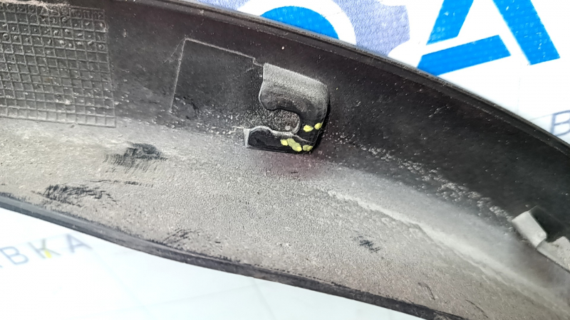 Front right fender arch trim Nissan Rogue 14-20 structure, scratches, crack in fastening