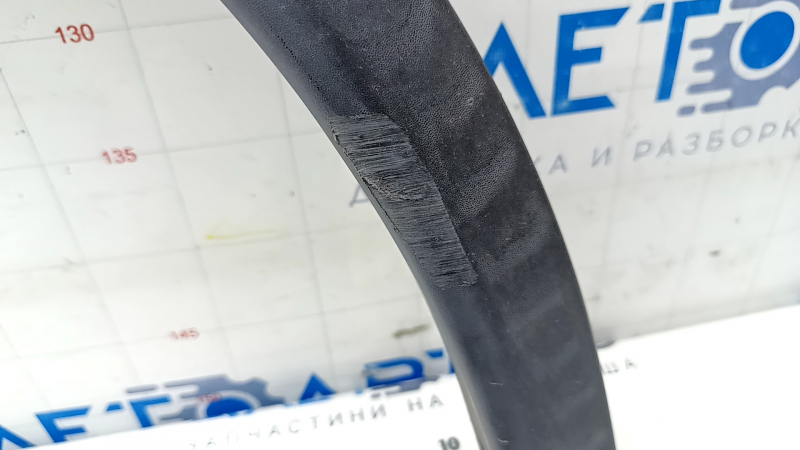 Front right fender arch trim Nissan Rogue 14-20 structure, scratches, crack in fastening
