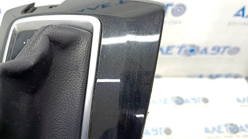 Nissan Rogue 17 gear shifter cover - black, scratches, no plug, broken fasteners