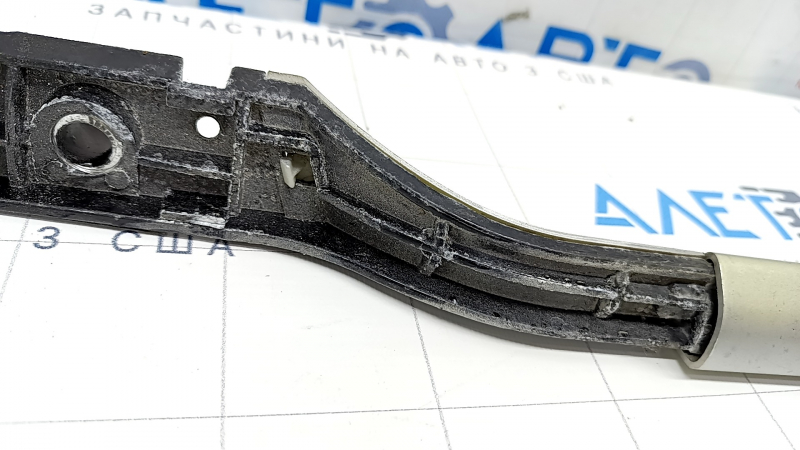 Longitudinal roof rail left Nissan Rogue 14-20 under pads with 2 fasteners, without plugs, corrosion