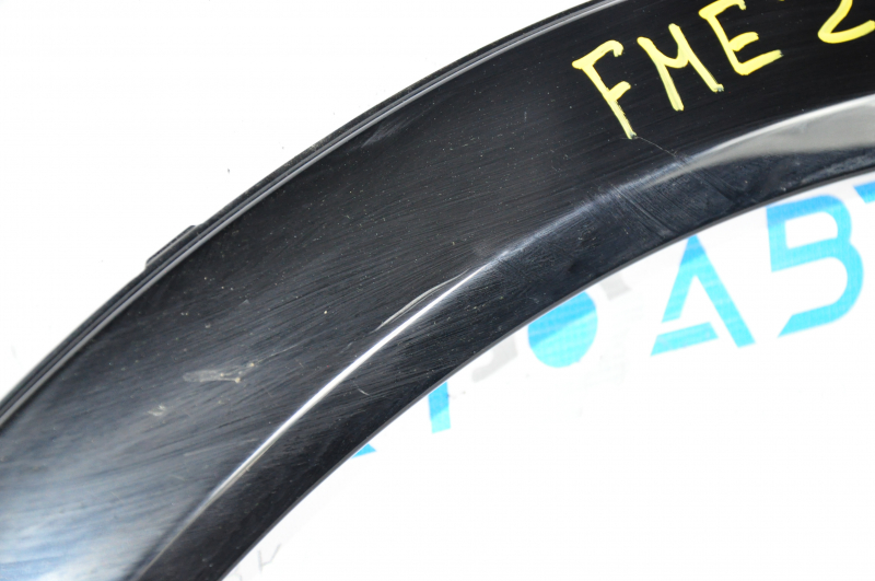 Front left fender arch trim Ford Mustang Mach-E 21-23 black gloss with reflector, scratches