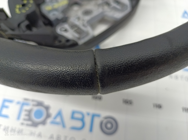 Naked steering wheel Ford Edge 19 - black leather, worn, scratches, torn fasteners, needs cleaning