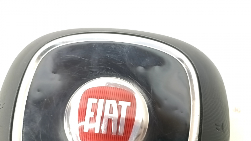 Airbag in steering wheel driver Fiat 500L 14- pokes scratches