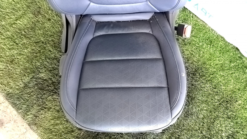 Chevrolet Bolt EUV 22-23 passenger seat with airbag, mechanical, heated, ventilated, leather dark blue