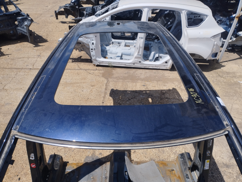 Metal roof Volvo XC90 16-22 for panoramic view, on the body