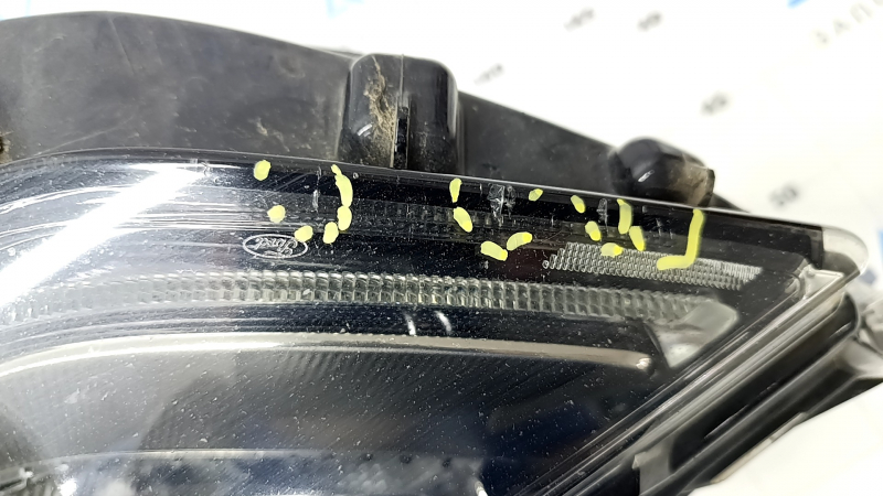 Headlight front left complete Ford Fusion mk5 17-20 halogen, with DRL, cracks in glass, sand