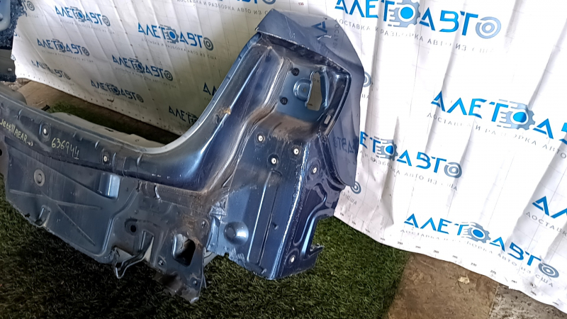 Rear panel VW Jetta 11-18 USA blue LD5L with eyepieces, bent fasteners