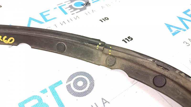 Hood seal on bumper Infiniti JX35 QX60 13- cracked