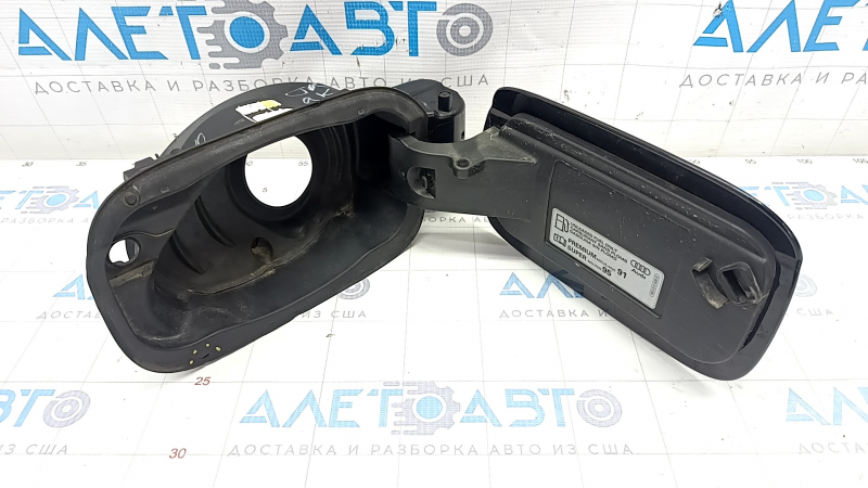 Fuel filler flap with housing Audi Q5 80A 18 - torn seal