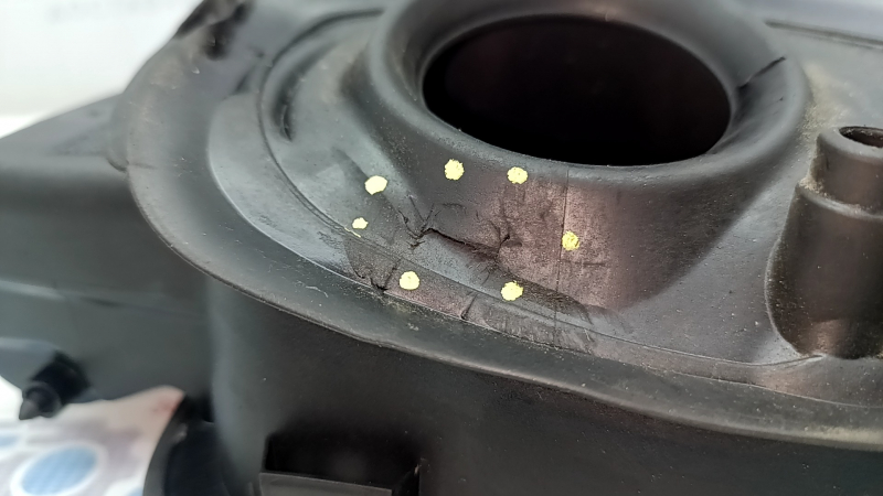 Fuel filler flap with housing Audi Q5 80A 18 - torn seal