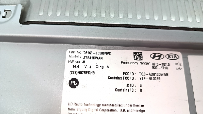 Radio tape recorder Hyundai Sonata 20- Premium Audio, scratches