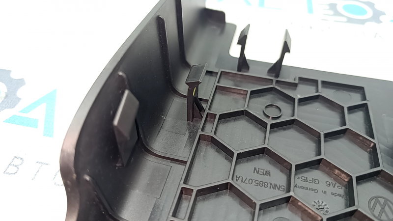 2nd row seat slide plug center VW Tiguan 18 - black, broken fasteners