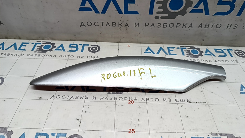 Front left longitudinal railing trim Nissan Rogue 14-20 for 3 fasteners, broken fastener
