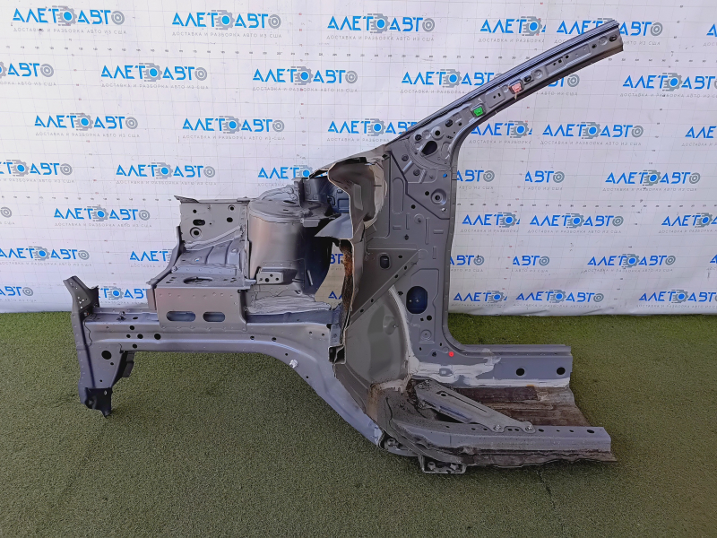 Front right quarter Nissan Rogue Sport 17 - graphite, sawn off