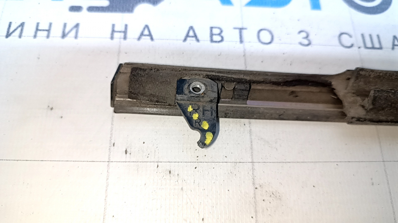 Molding door-glass central rear right Subaru b9 Tribeca broken fastening