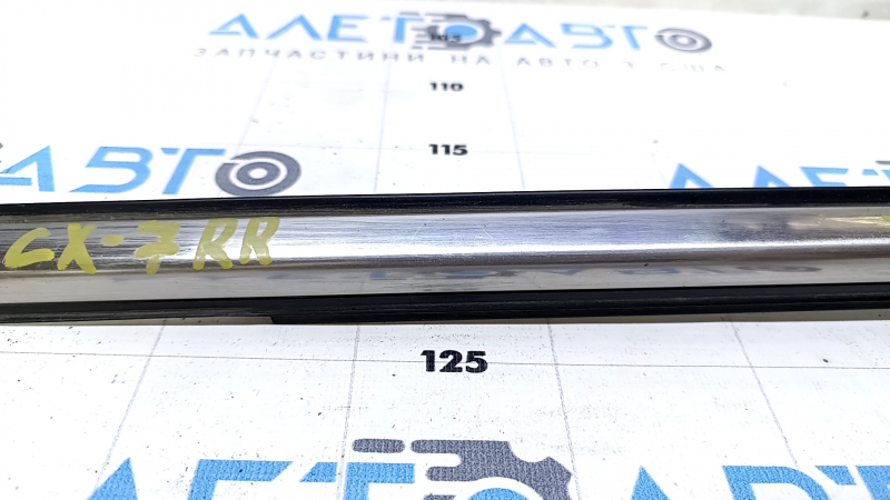 Molding door-glass central rear right Mazda CX-7 06-09 chrome, scuffs, broken fastening
