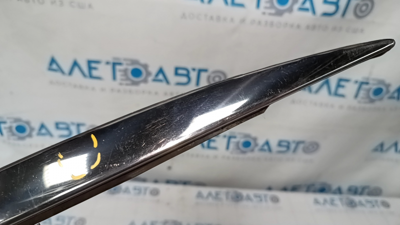 Rear right window molding Kia Optima 16- chrome, broken fasteners, bump, scratches