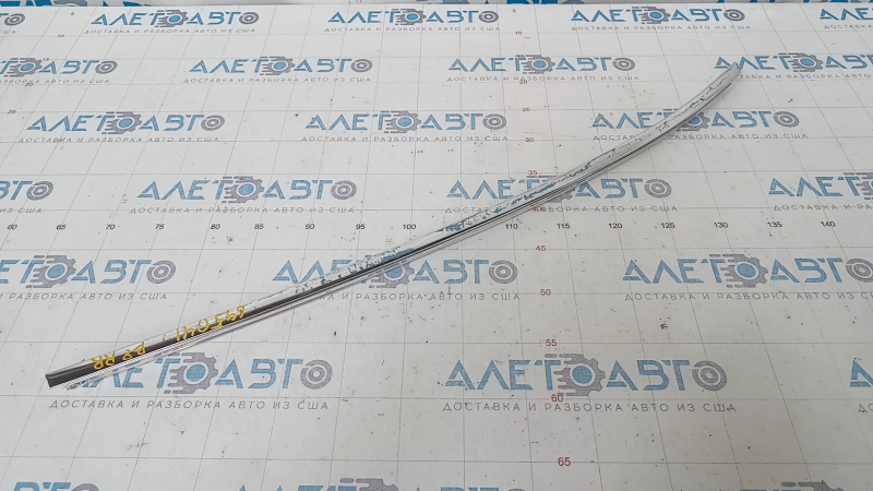 Upper rear right door molding VW Passat b8 16-19 USA chrome, without glass seal, scratches