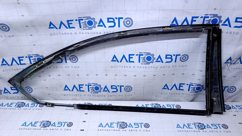 Upper rear left door molding Lexus LS460 LS600h 07-12 long, chrome, gloss black trim, scratches on trim