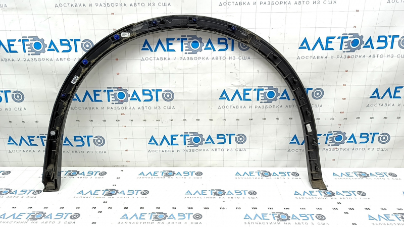 Rear right wing arch trim Audi Q5 80A 18 - broken fastening, scratches