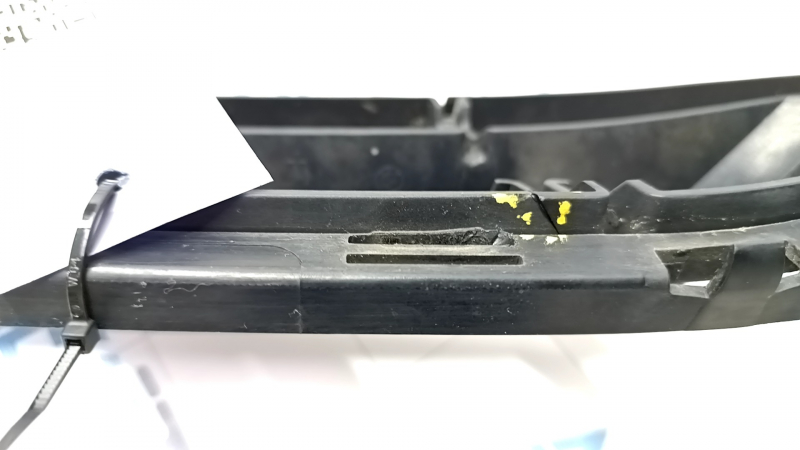Lower grille of the front bumper BMW X3 G01 18-21 without radar, black gloss, sand, chips, broken fastening