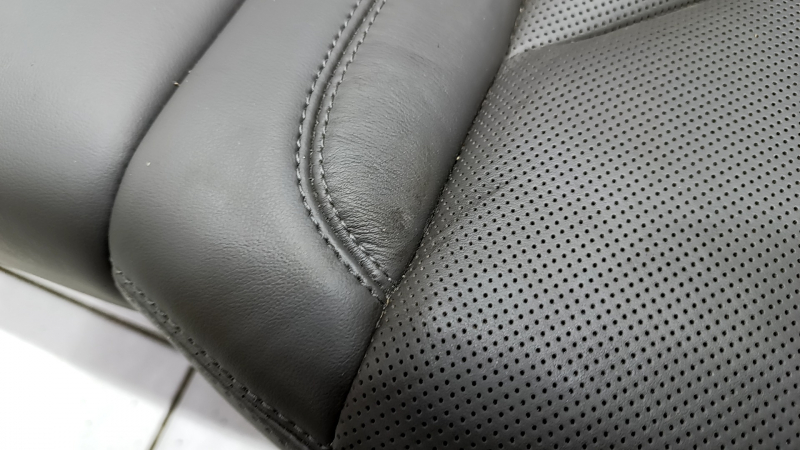Rear row of seats 2 row Lincoln Nautilus 19-20 with heating, leather dark brown, broken cup holder, dented, needs cleaning, broken foam