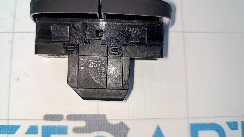 Center console button block TRAC OFF and PARKING ASSISTANT Chevrolet Malibu 16-