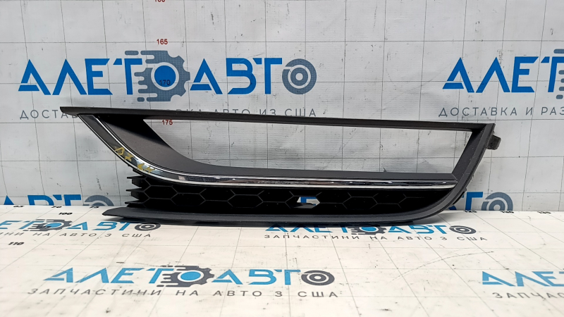Front bumper grille left VW Passat b7 12-15 USA under fog lights, with molding, crack in mount