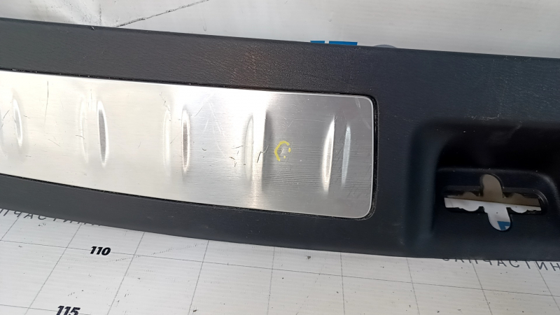 Trunk opening trim Infiniti JX35 QX60 13- black, scratches, dents on chrome