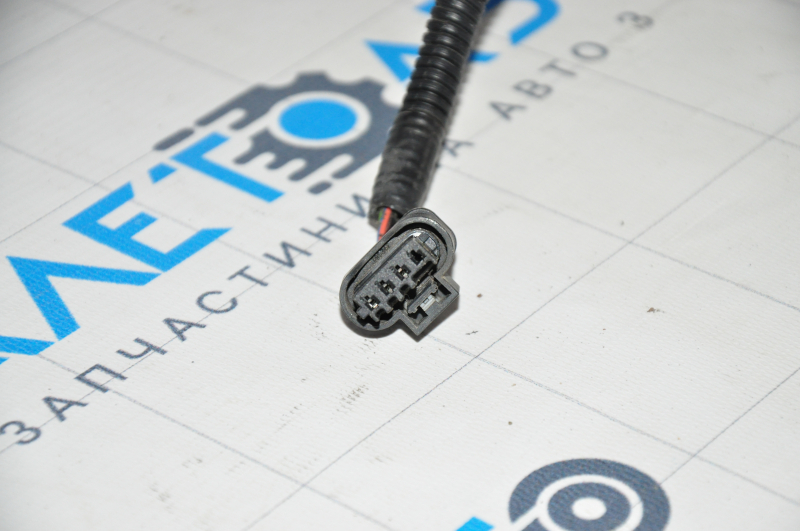 Wiring of the front bumper Tesla Model S 12-15 pre-rest without parking sensors, insulation peeled off