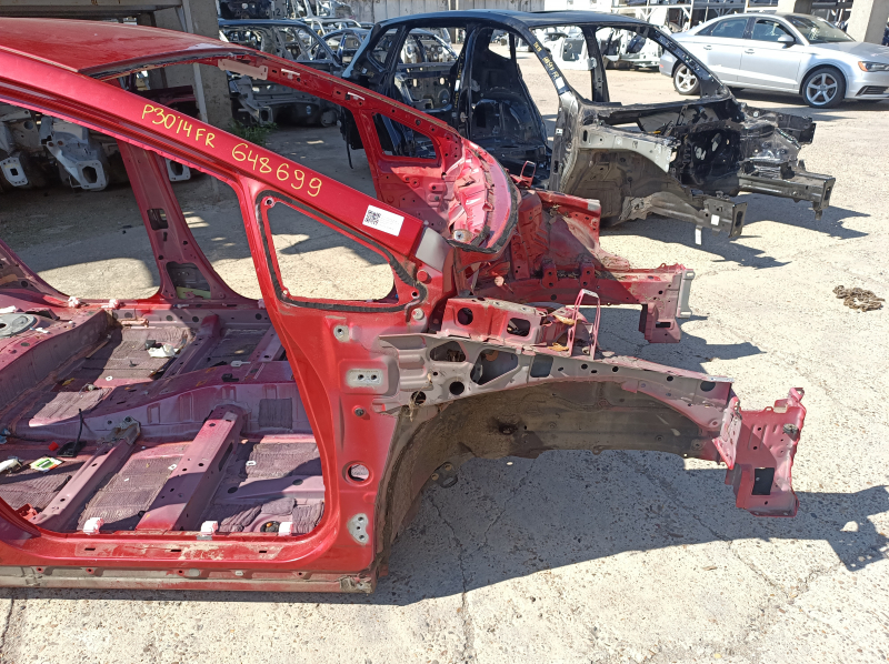 Front right quarter Toyota Prius 30 10-15 on the body, red