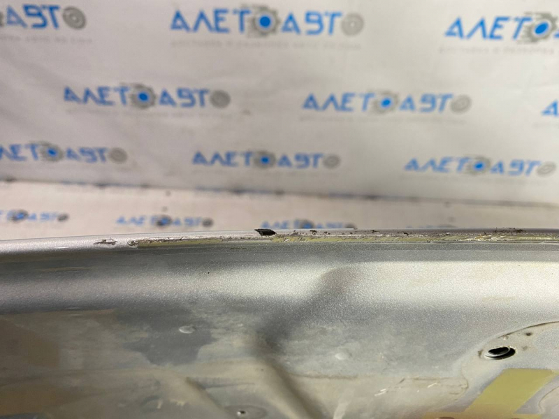 The hood is bare Tesla Model S 12-15 pre-rest aluminum silver PMSS, pokes hail, peeled paint