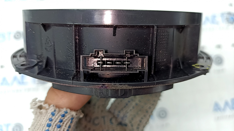 Speaker rear right VW Passat b8 16-19 USA cracks in mounts